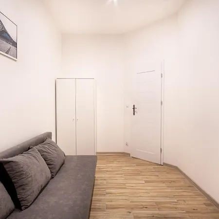 Revolution Aparts - Centrum Lodzi *